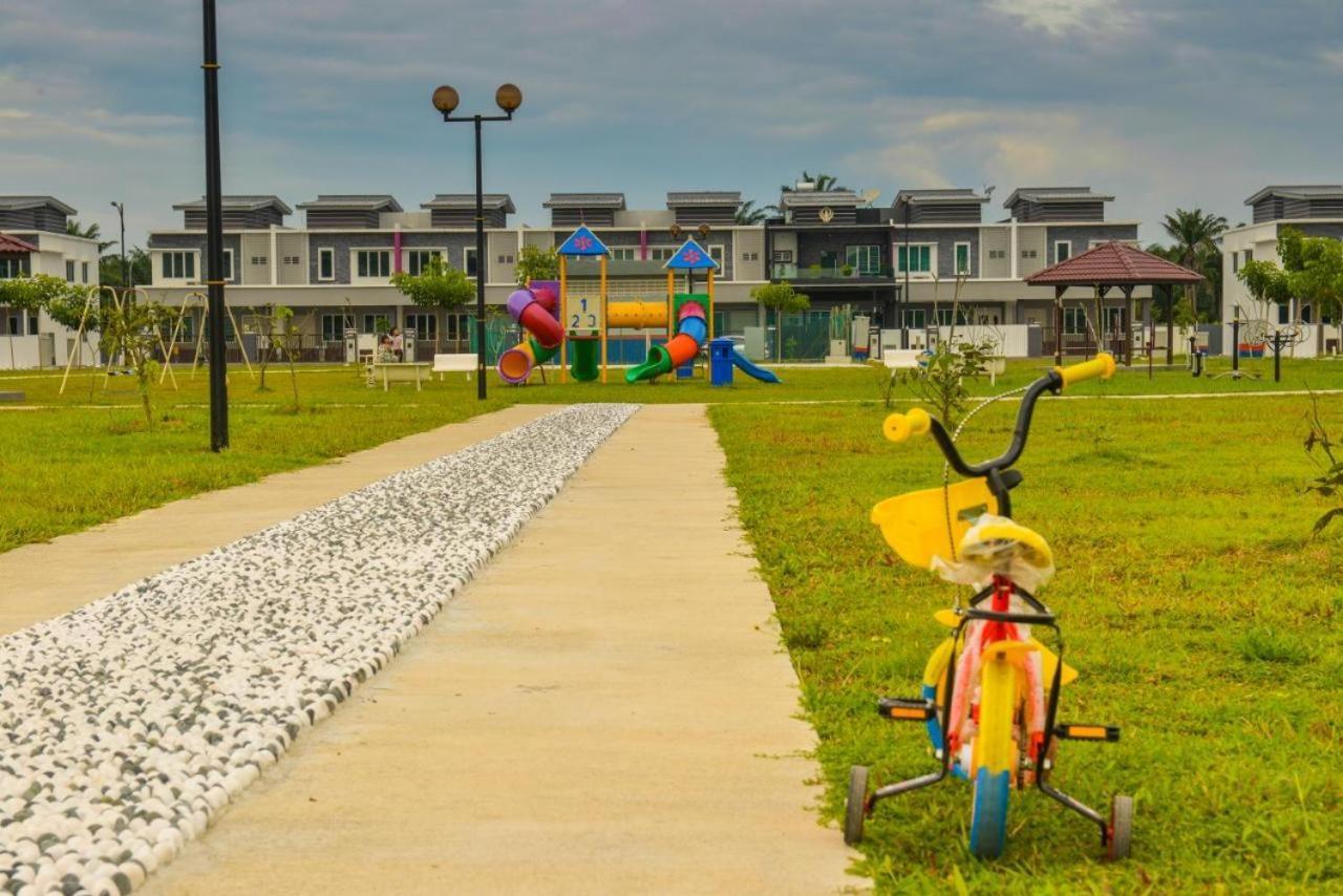Setia Home Sitiawan Ktv 12+4 Pax Exteriör bild