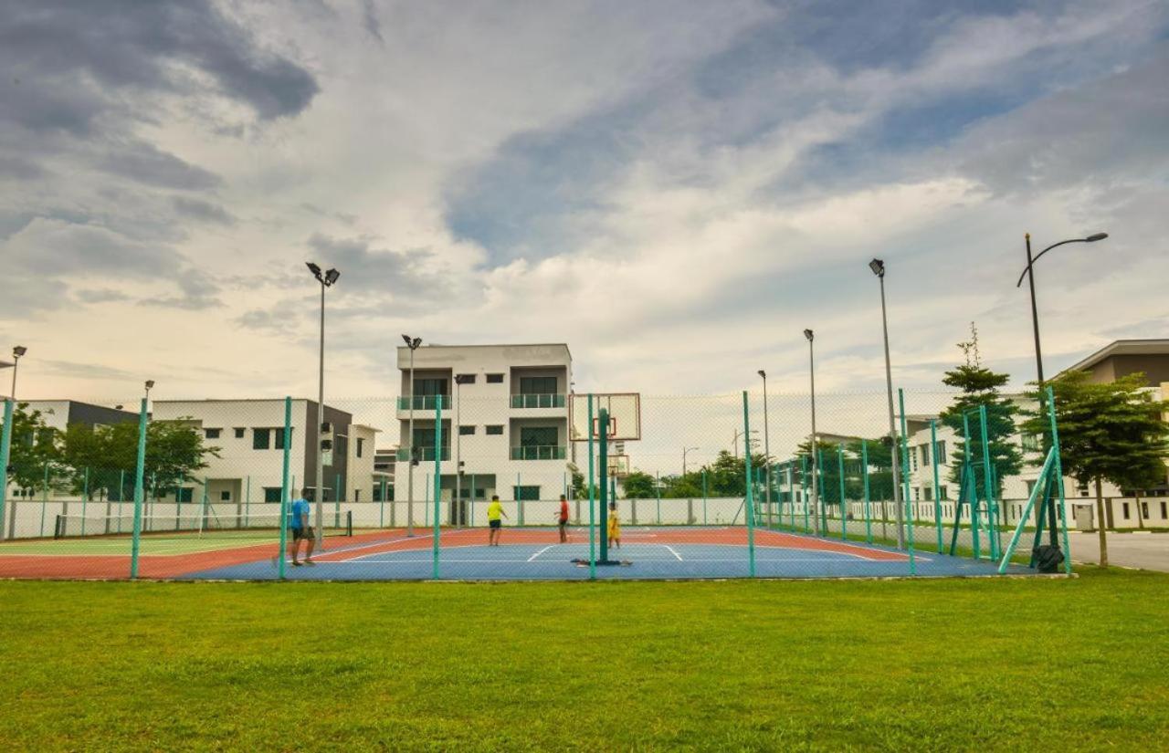 Setia Home Sitiawan Ktv 12+4 Pax Exteriör bild